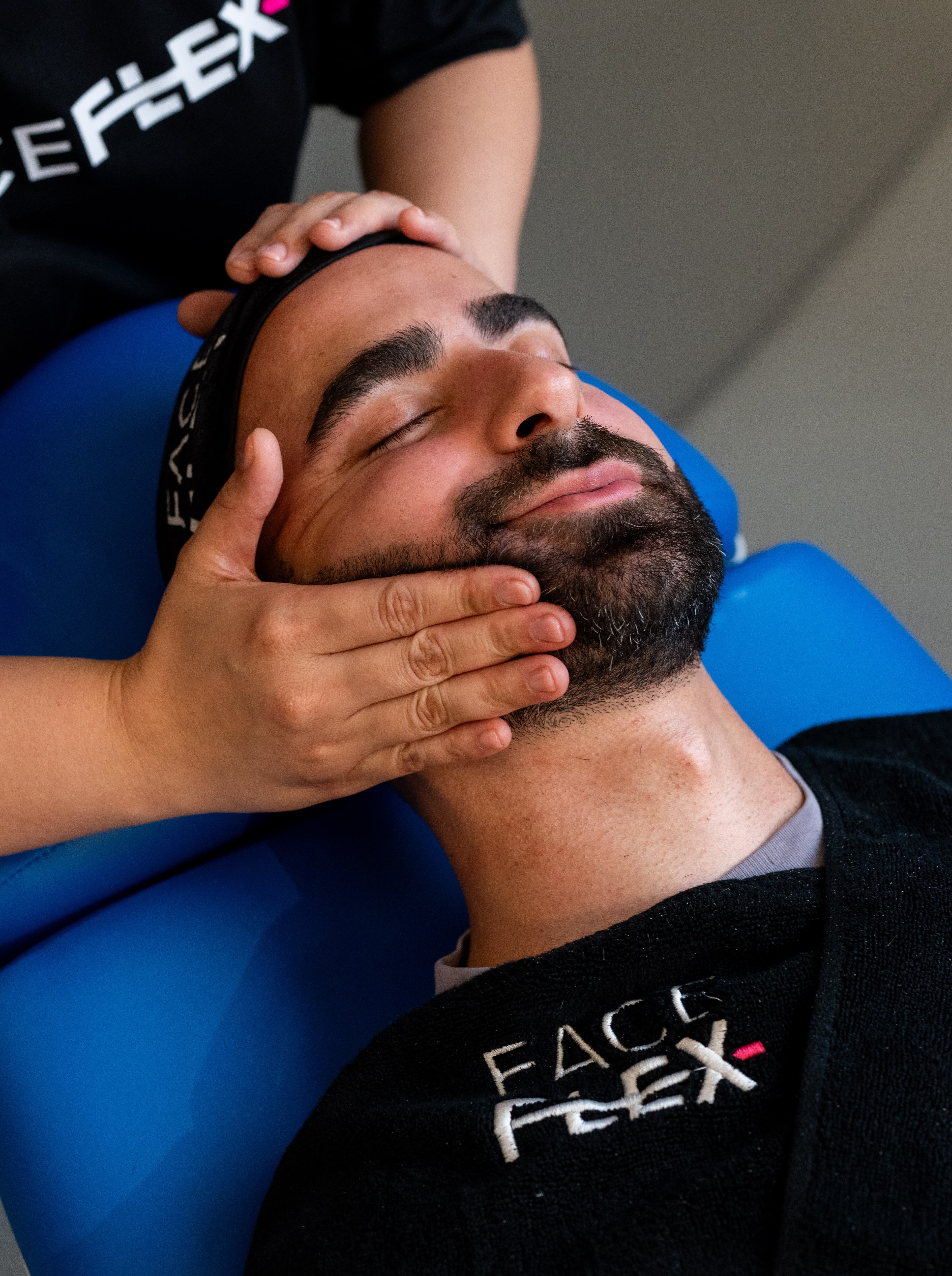 Facial for men in DIFC using high frequency and theraface device for anti aging naturally